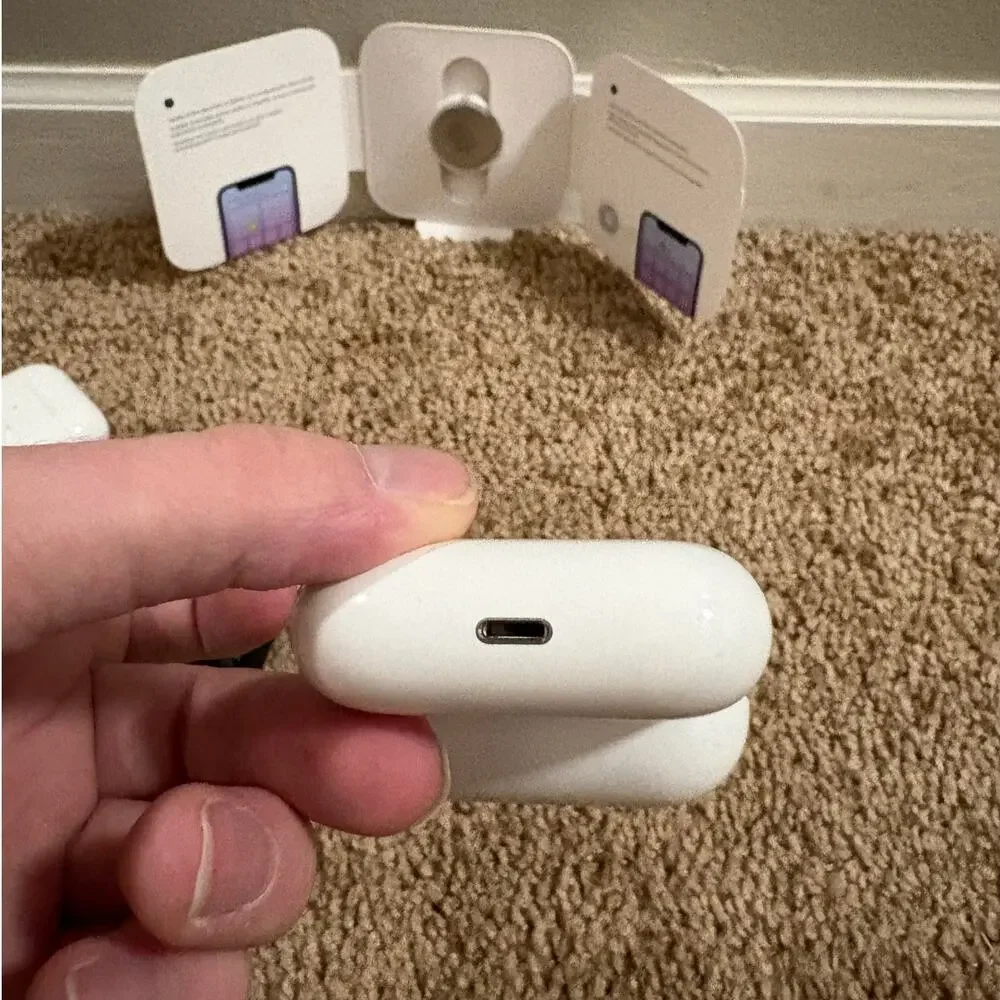 Apple Bundle (Unlocked): iPhone 8 Plus, AirPods Gen 1/2, Pro Case, AirTag - Lot